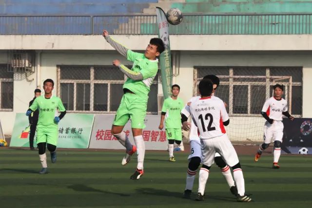 艾顿扣篮得手，乔治助攻助其在奇才首秀中得分